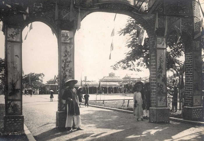 Một cổng vào trong Đại Nội.